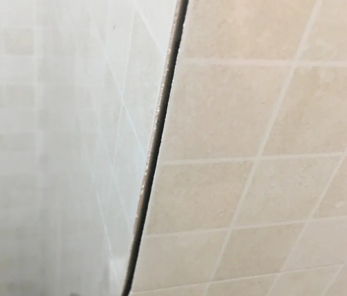 邕宁瓷砖空鼓维修公司分享阳台瓷砖脱落的修复过程可以分为以下几个步骤